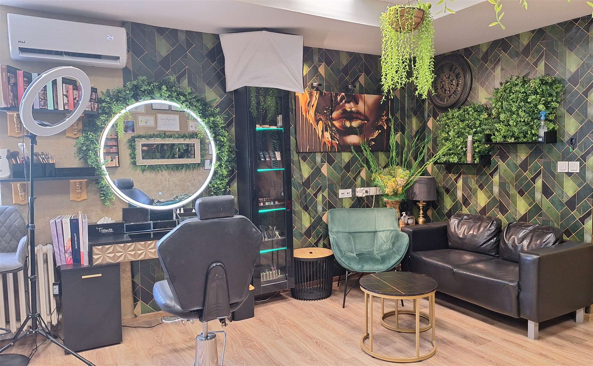 Salón — salón Madame, Michalovce